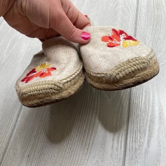 Vera Bradley Women's The Dune Tan Floral Embroidered Espadrille Slip On Flats 9 - Picture 4 of 8